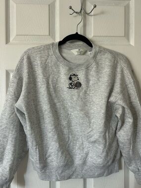 Peanuts Light Gray Crewneck Sweatshirt with Snoopy Tennis Graphic